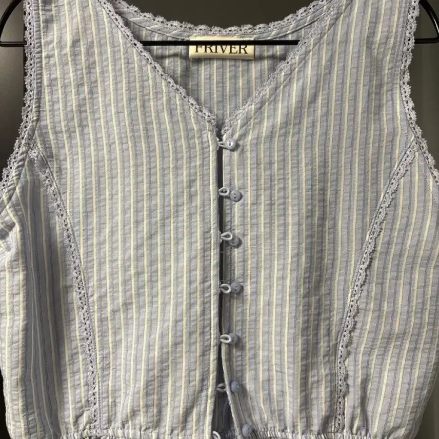 [BUNJANG] Friver V-neck Lace Sleeveless Blouse / Friver V-neck lace sleeveless blouse