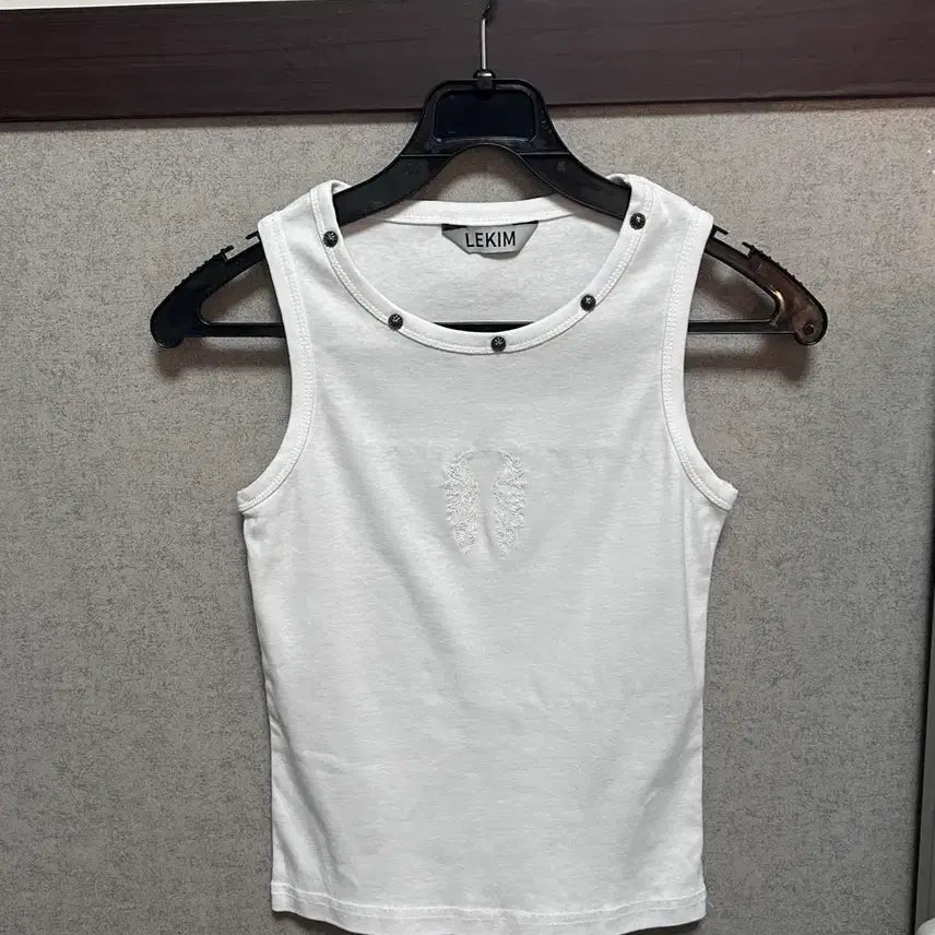 [BUNJANG] LEKIM White Embroidered Sleeveless Top FREE / LEKIM 화이트 자수 나시 FREE
