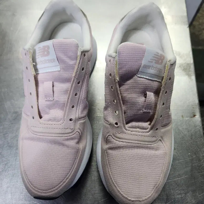 [BUNJANG] New Balance Sneakers (Size 225) / 뉴발란스 운동화(225)