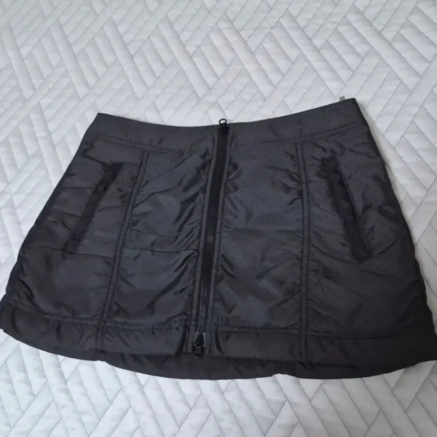 [BUNJANG] Heal Creek Women's Full Zip Padded Golf Skirt (Charcoal) / [힐크릭/정품] 여성 골프 전면 지퍼 패딩 스커트 (차콜/66/40)
