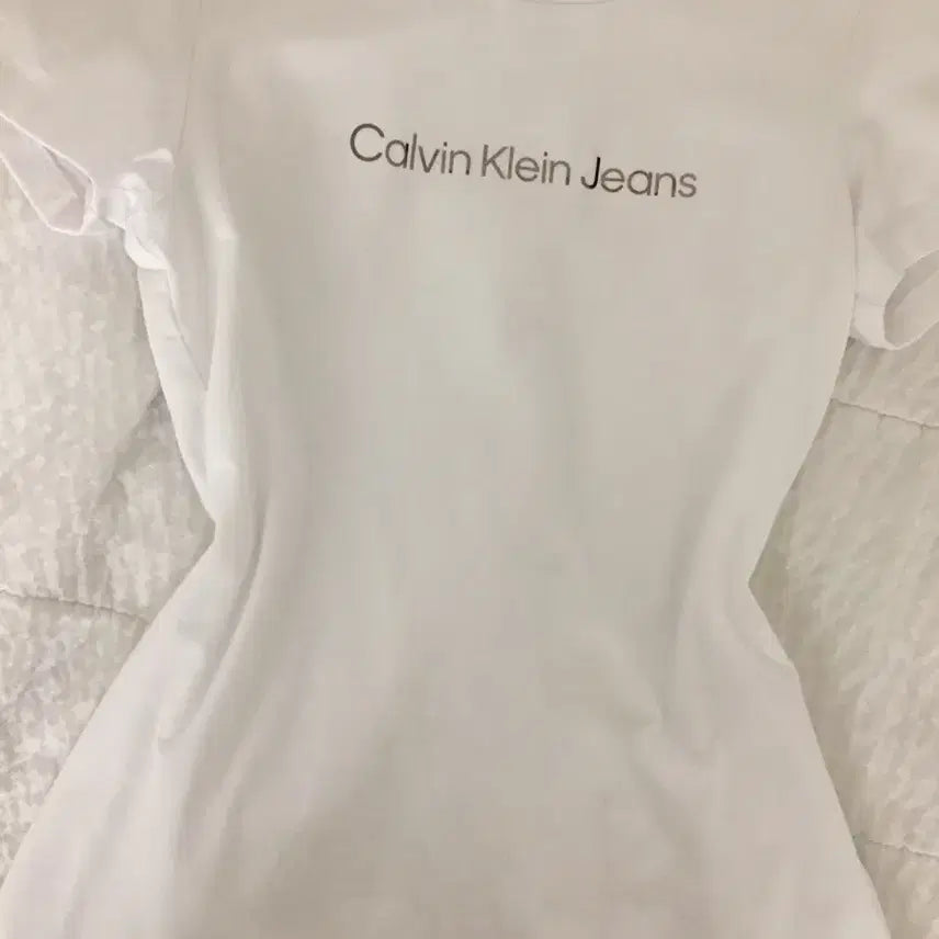 [BUNJANG] Calvin Klein Jeans Logo T-Shirt / 켈빈 옷 판매