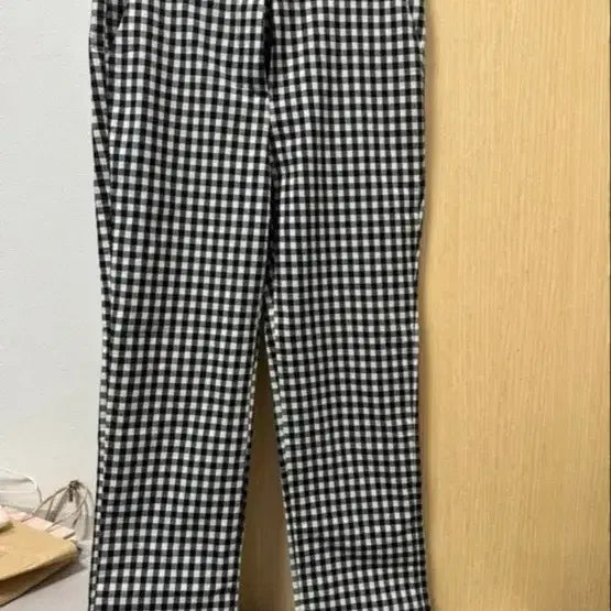 [BUNJANG] White & Black Checkered Slacks (M Size) / 체크슬랙스 바지(m사이즈, 새상품) 여름가능