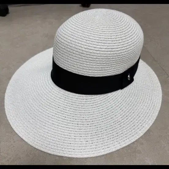 [BUNJANG] White Straw Hat / 화이트밀짚모자새제품