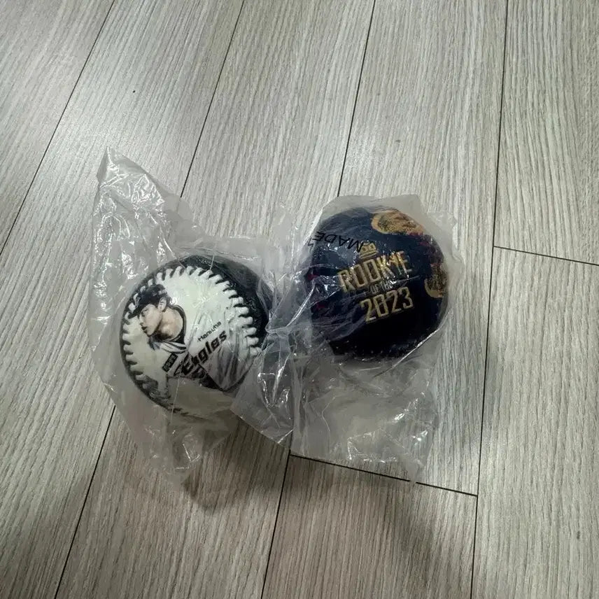 [BUNJANG] Mun Dong-ju Commemorative Ball Bundle / 문동주 기념구 일괄 판매