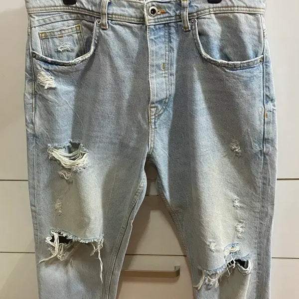 [BUNJANG] Zara Man Light Wash Distressed Denim Jeans / ZARA MAN 연청 데미지 청바지