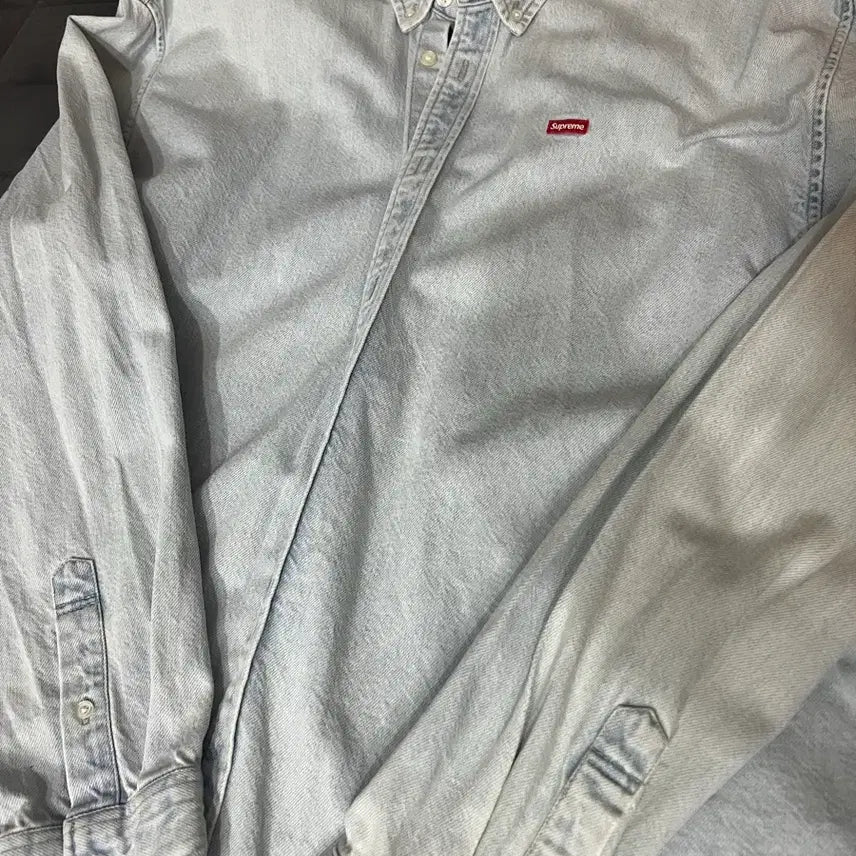 [BUNJANG] Supreme Small Box Logo Washed Blue Denim Shirt SS24 / 슈프림 스몰박스 셔츠 워시드 블루 - 24ss