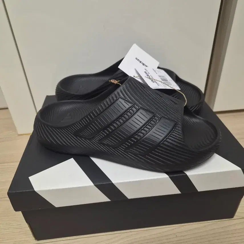 [BUNJANG] Adidas Purechill Slide All Black (265) / [롯데백화점 구매] 새상품 퓨어칠 슬라이드 올블랙 (265)