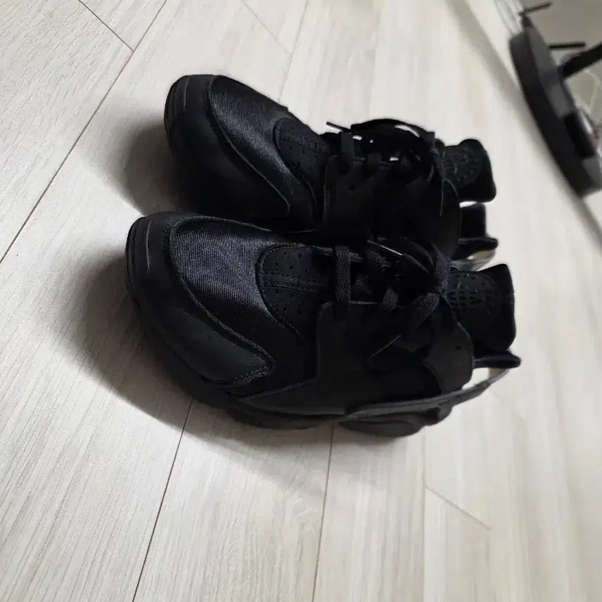 [BUNJANG] Nike Air Huarache All Black Sneakers (280mm) / 나이키 허라치 올블랙 280mm