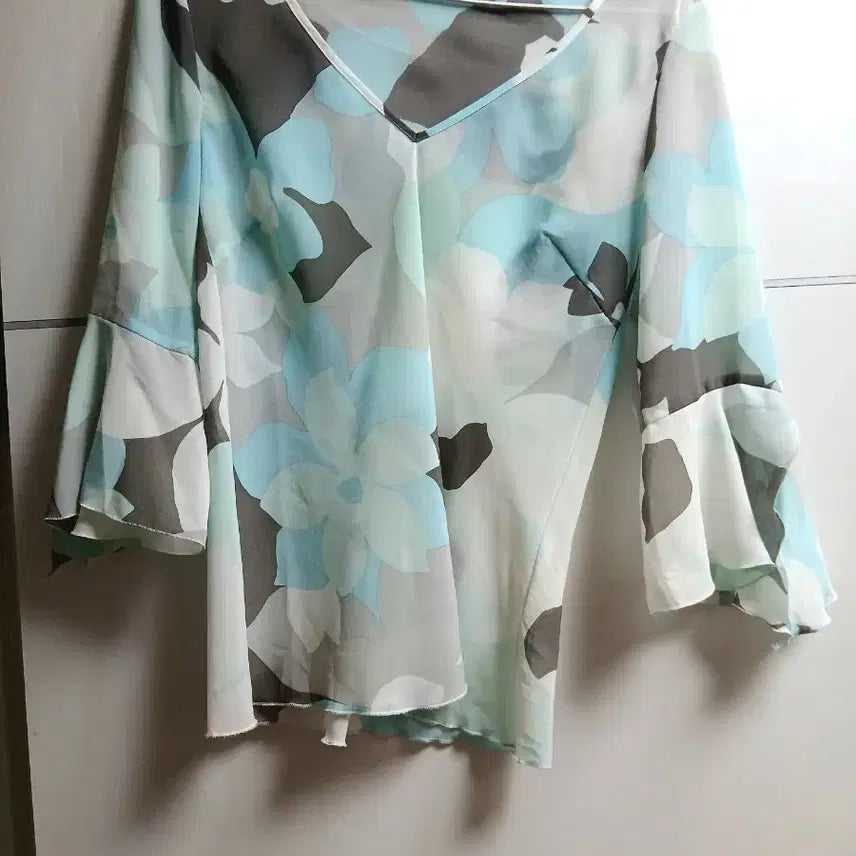 [BUNJANG] Fairy Mint Flower Blouse / Fairy Mint Flower blouse