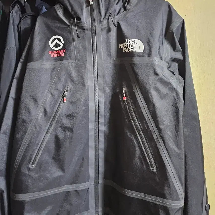 [BUNJANG] Supreme x The North Face Tape Seam Summit Series Black Jacket / 슈프림 x 노스페이스 테이프심 서밋 시리즈 블랙 자켓