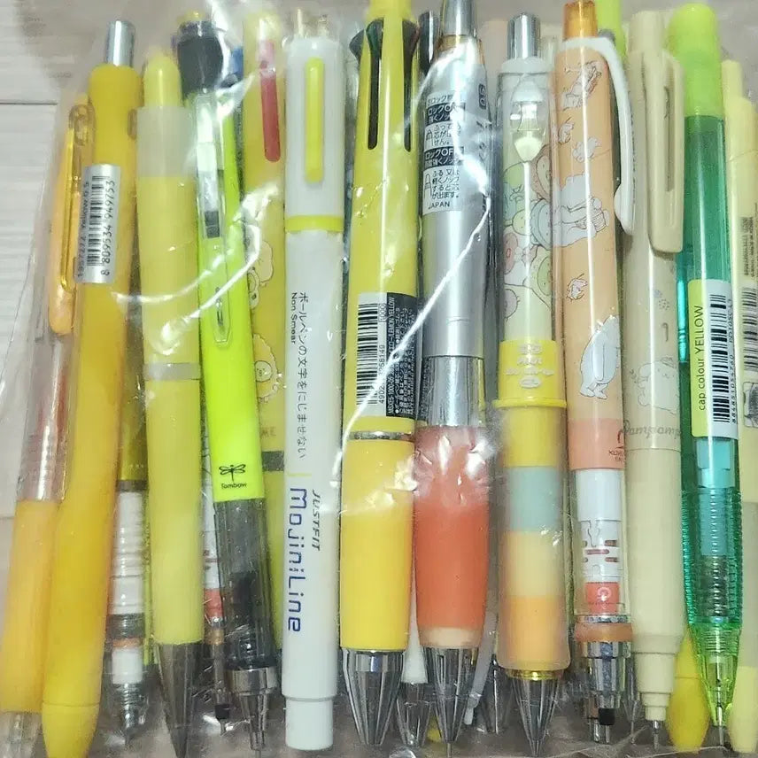 [BUNJANG] Yellow Stationery Bundle: Mechanical Pencils, Pens, Highlighters / 일괄) 옐로우 바디 샤프, 볼펜, 형광펜 처분