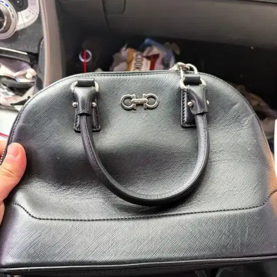 [BUNJANG] Salvatore Ferragamo Gancini Black Tote Bag / 페라가모 간치니 블랙 토트백