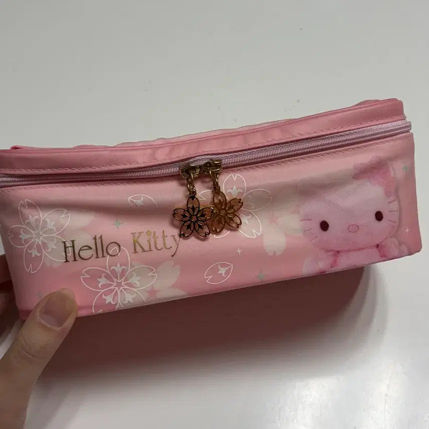 [BUNJANG] Hello Kitty Classic Pouch Cherry Blossom Series / 헬로키티 고전 파우치 벚꽃시리즈