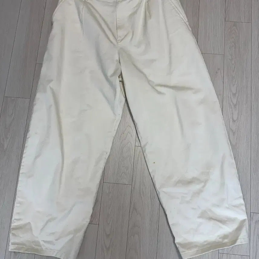 [BUNJANG] Uniqlo Barrel Pants Ivory / 유니클로 배럴팬츠