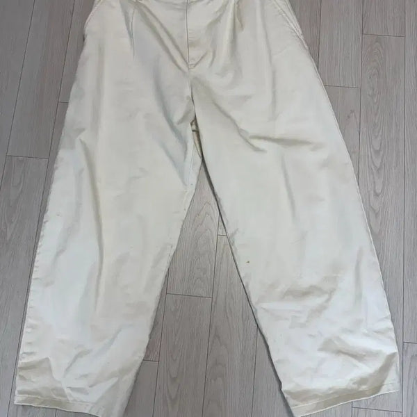 [BUNJANG] Uniqlo Barrel Pants Ivory / 유니클로 배럴팬츠