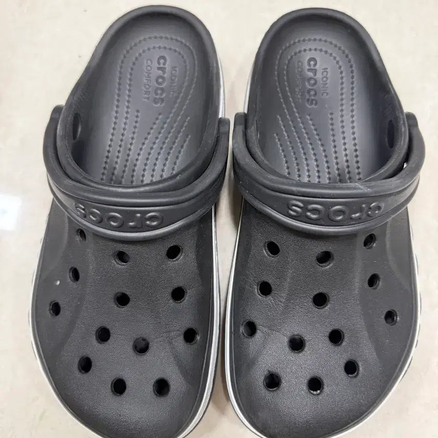 [BUNJANG] Crocs Classic Black Sandals / 크록스 클래식 블랙 샌들