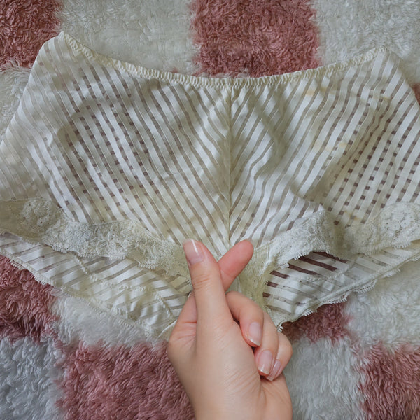 [BUNJANG] White Stripe Lace Square Briefs (Used) / (중고) 화이트 스트라이프 레이스 사각 팬티