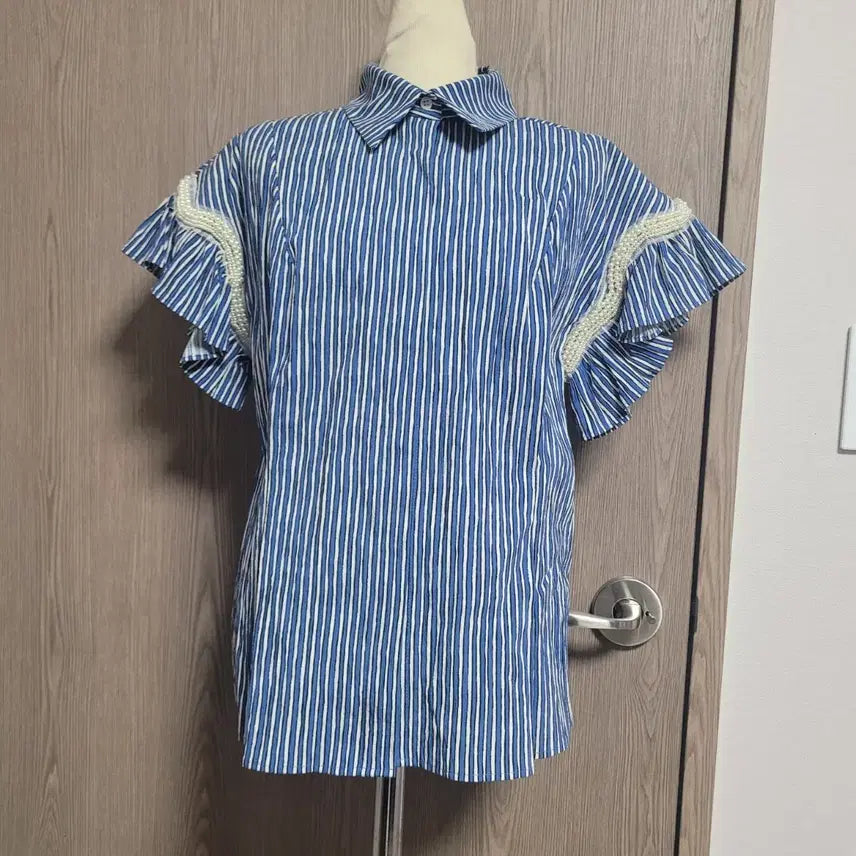 [BUNJANG] Sandro Pearl Embellished Striped Shirt Blouse / 산드로 진주장식 스트라이프 셔츠 블라우스