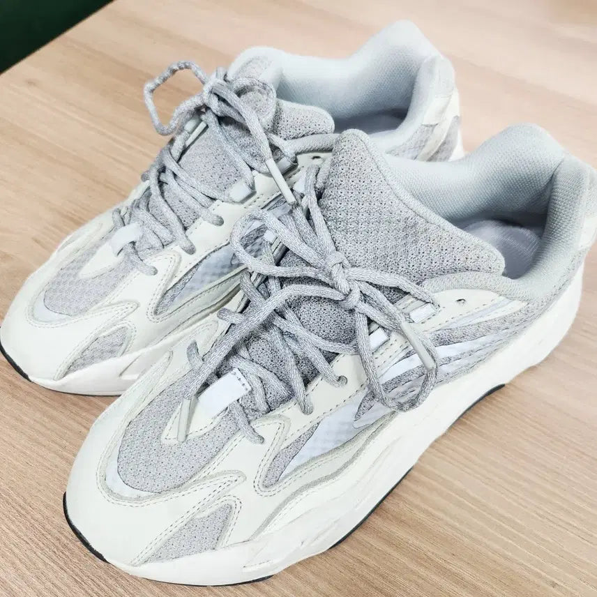 [BUNJANG] Adidas Yeezy Boost 700 V2 Static Sneakers / 아디다스 이지부스트 700 V2 스태틱 270 7회착용