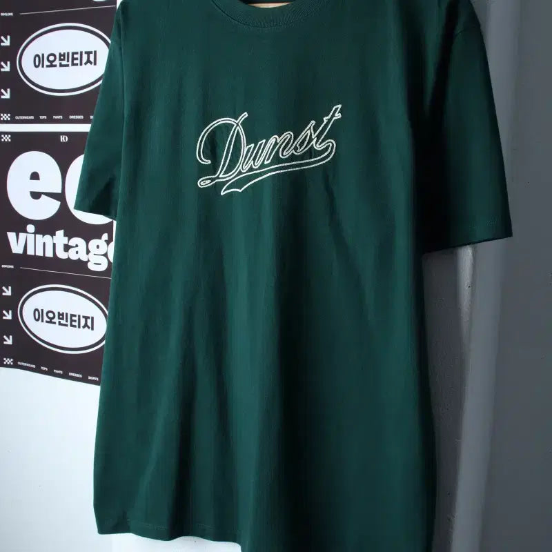 [BUNJANG] Dunst Lettering Embroidery T-Shirt Green / (L) 던스트 반팔 티셔츠 레터링 자수 그린 놈코어-H36933