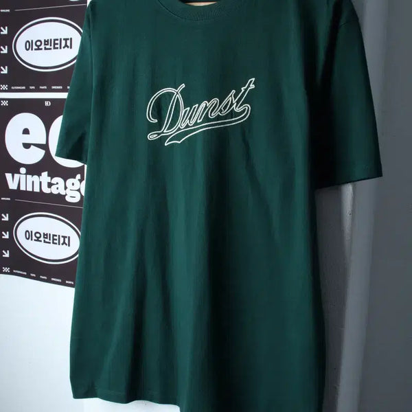 [BUNJANG] Dunst Lettering Embroidery T-Shirt Green / (L) 던스트 반팔 티셔츠 레터링 자수 그린 놈코어-H36933
