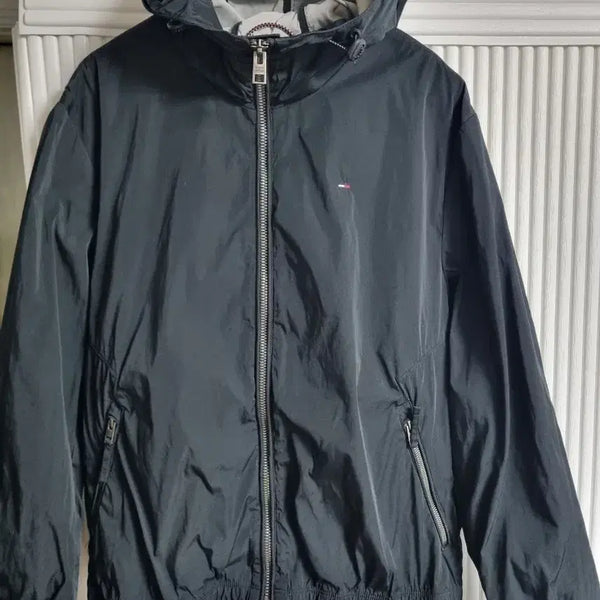 [BUNJANG] Tommy Hilfiger Hooded Windbreaker Jacket Black Size M / 타미힐피거 후드 바람막이 자켓 블랙 사이즈M
