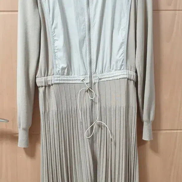 [BUNJANG] O'2nd Zip-Up Pleated Dress Beige / 오즈세컨원피스