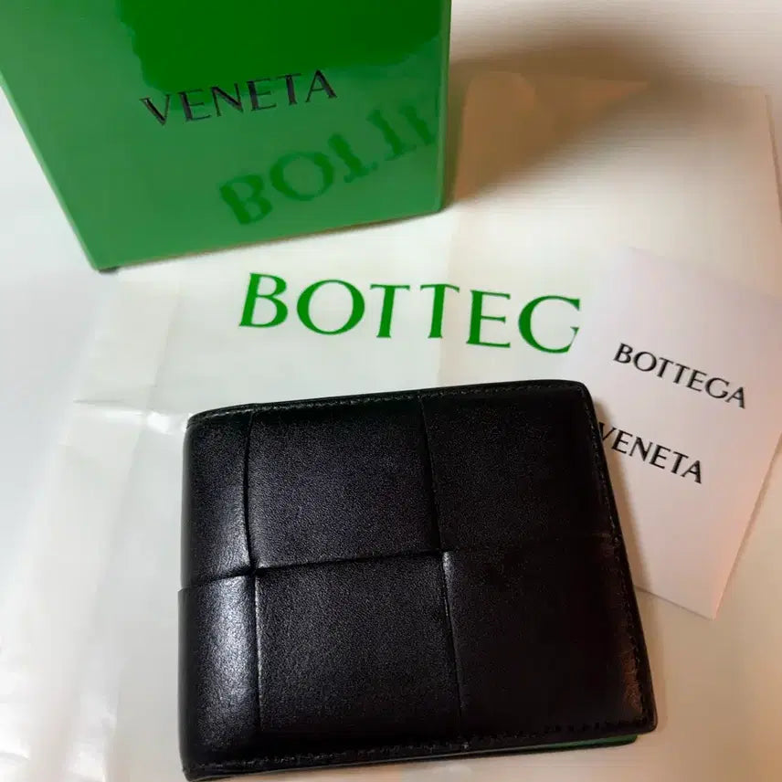 [BUNJANG] Bottega Veneta Bifold Wallet Black/Parakeet / 보테가베네타 반지갑 블랙/패러킷