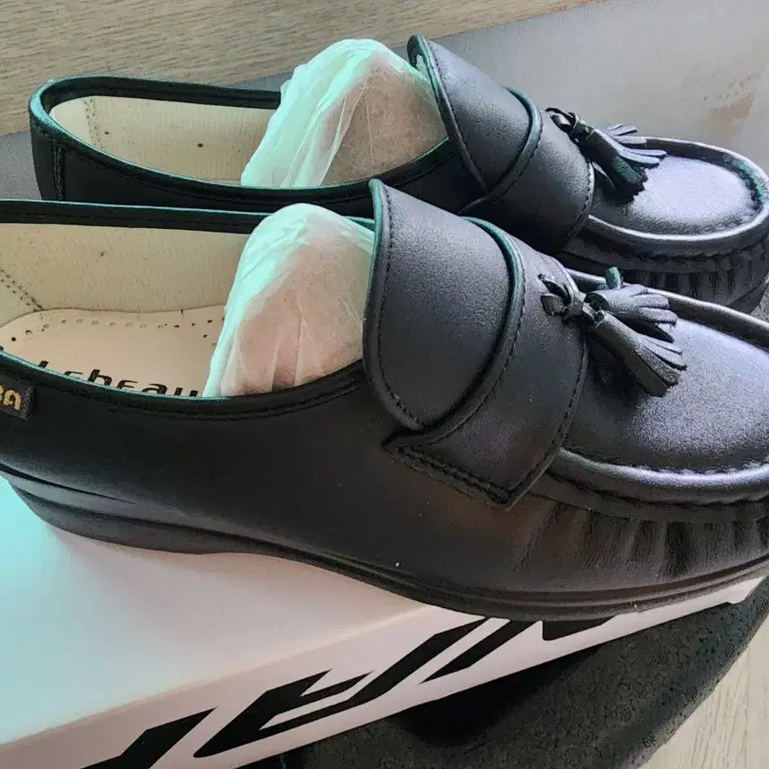 [BUNJANG] AMOROLEN Loafers Black Tassel Shoes / 아모로렌 로퍼 블랙 태슬 슈즈