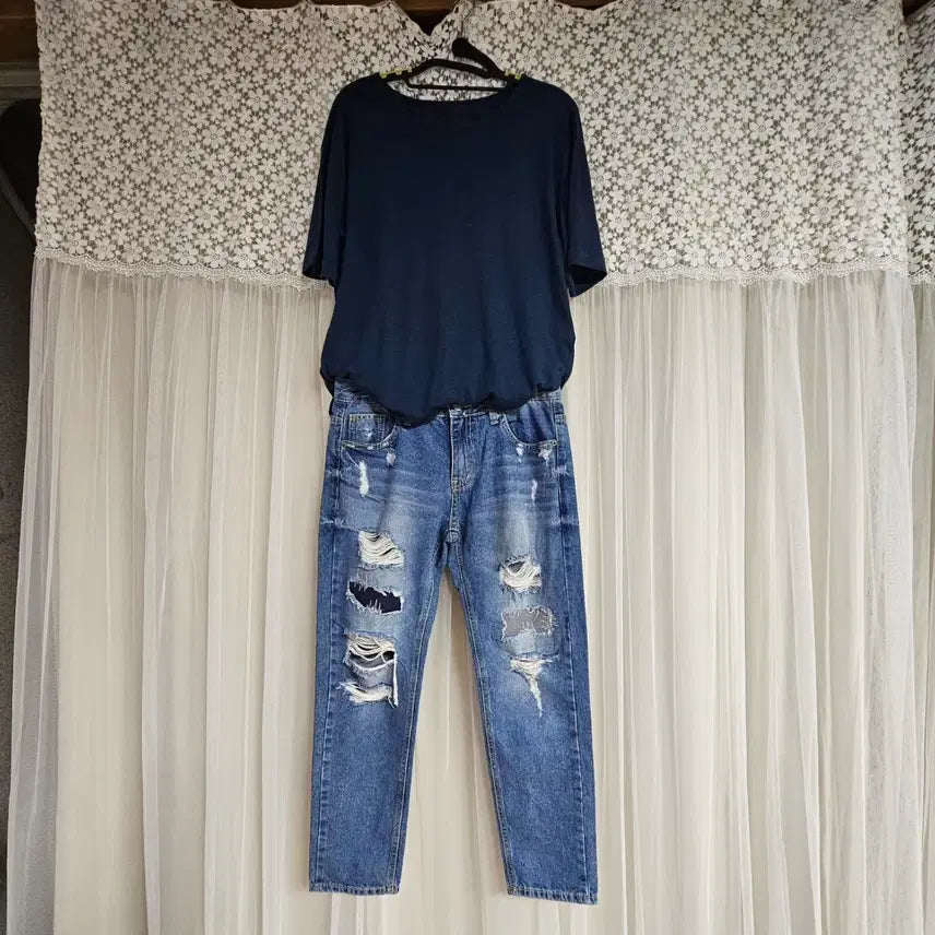 [BUNJANG] Short Sleeve T-Shirt & Ripped Denim Pants Set / 반팔 티셔츠 & 찢청 데님 팬츠 세트