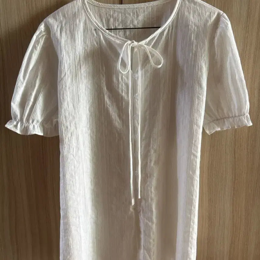[BUNJANG] White Puff Sleeve Ribbon Blouse / 화이트 퍼프소매 리본 블라우스