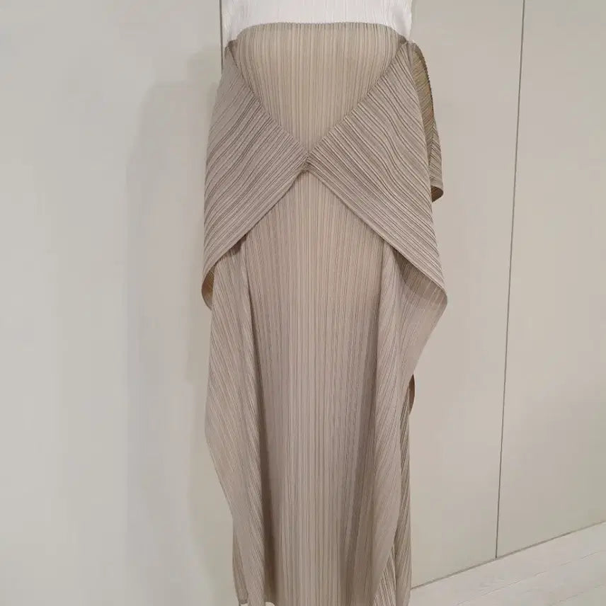[BUNJANG] Pleated Sleeveless Long Dress - Beige / 플리츠 민소매 원피스 베이지
