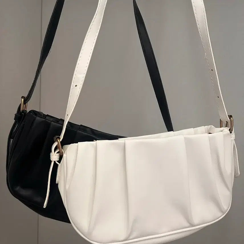 [BUNJANG] Abluy Shirring Crossbody Bag - Black/White / 에이블리 크로스백 셔링 블랙/화이트
