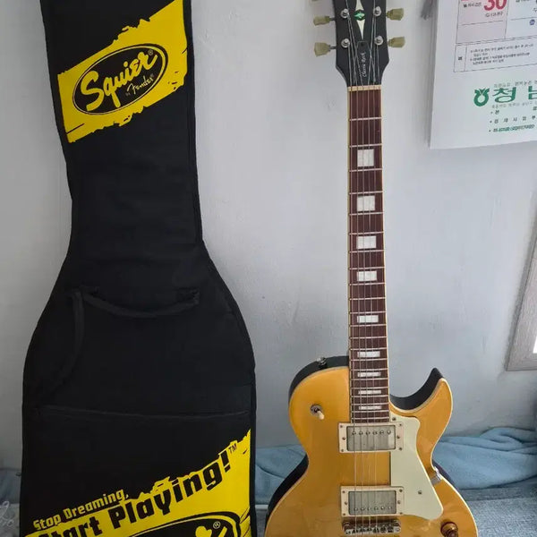 [BUNJANG] CORT CR-200 Les Paul Electric Guitar (Gold Top) with Squier Case / 콜트 래스폴 cr 200 알렉기타