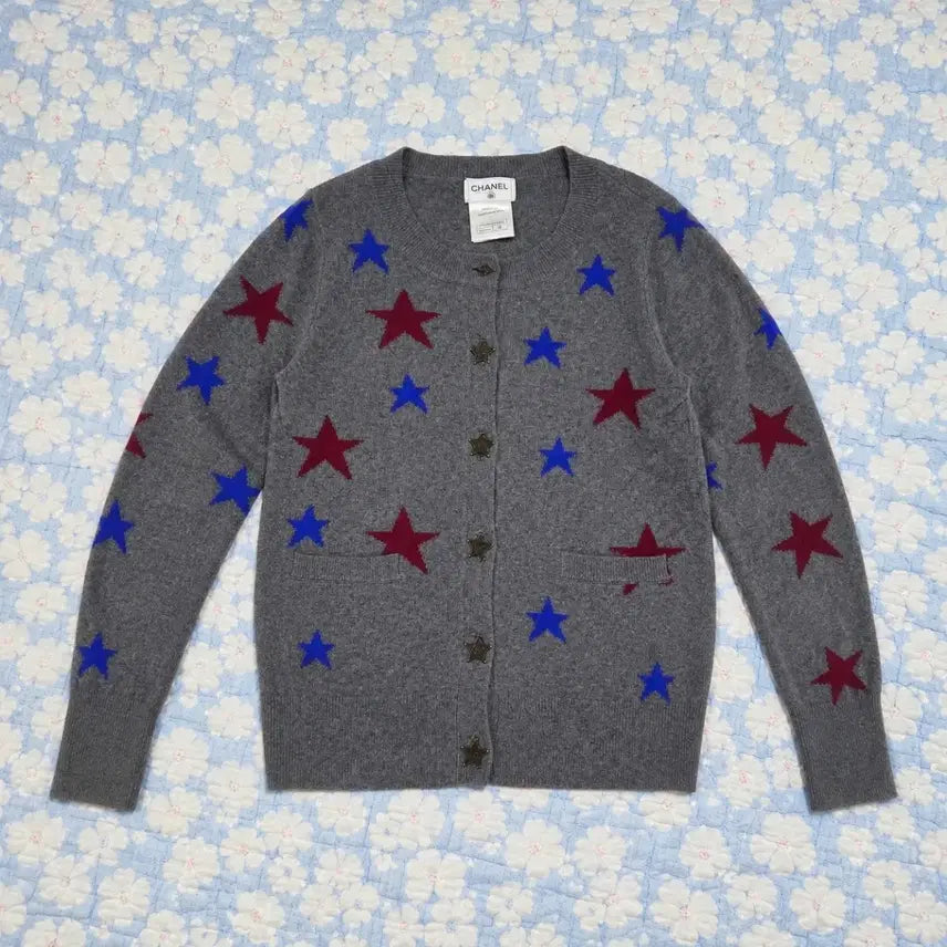 [BUNJANG] Chanel Star Pattern Cashmere Cardigan Gray Size 40 / 샤넬 스타 패턴 캐시미어 가디건 그레이 40사이즈