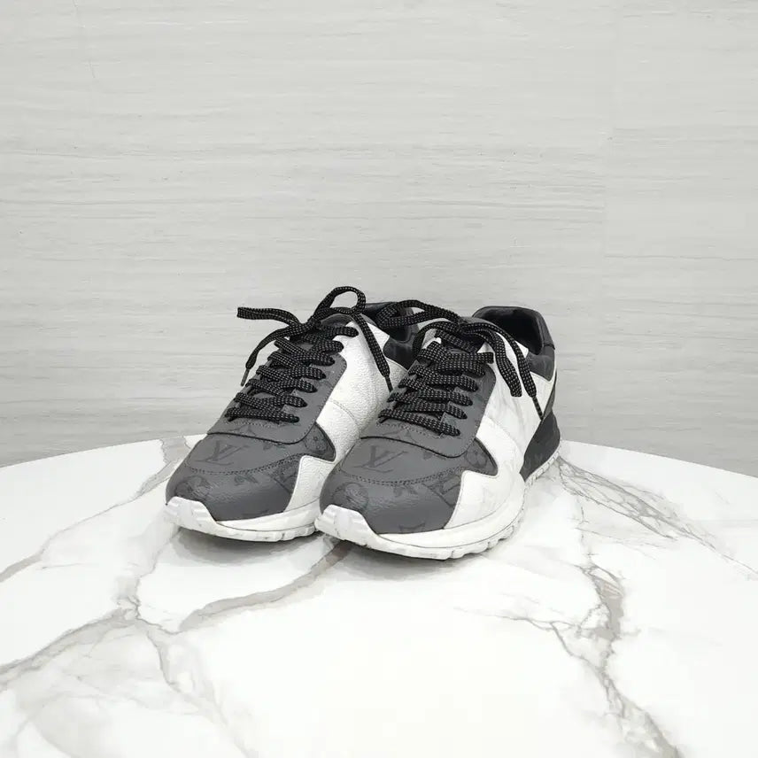 [BUNJANG] Louis Vuitton Runaway Sneakers Monogram Eclipse Size 4.5 / 4.5 / 루이비통 런어웨이 스니커즈 모노그램 이클립스 1ADE4C
