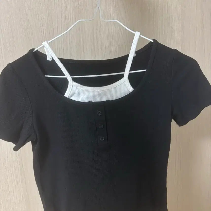 [BUNJANG] Black Short Sleeve Cropped T-Shirt / 블랙 반팔 크롭티