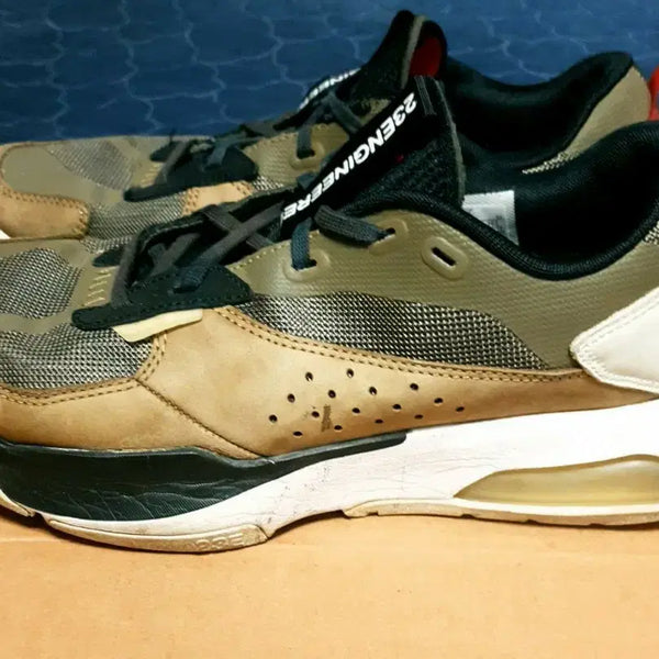 [BUNJANG] Nike Air Jordan 200E Medium Olive Sneakers (Size 290) / 나이키 에어 조던 200E 미디엄 올리브 스니커즈 (290)