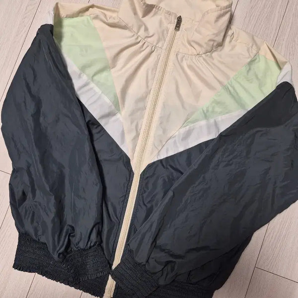 [BUNJANG] Renoma Golf Color-Block Blouson Windbreaker Jumper - Size 100 / 새상품급) 레노마 골프 절개 블루종 바람막이 점퍼 사이즈100간절기에 입기 좋은 여성용 아우터 바람막이 점퍼브랜드: 레노마골프 (Renoma Golf)품명: 절개 블루종