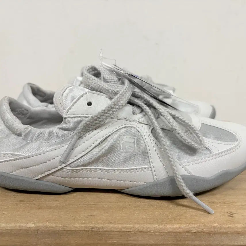 [BUNJANG] Fila Grio Silver Moon Women's Shoes Size 225 / 휠라 글리오 실버문 225