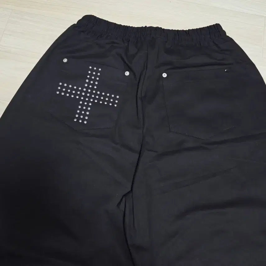 [BUNJANG] Black Cross Stud Wide Pants / 블랙 십자가 찡 와이드팬츠