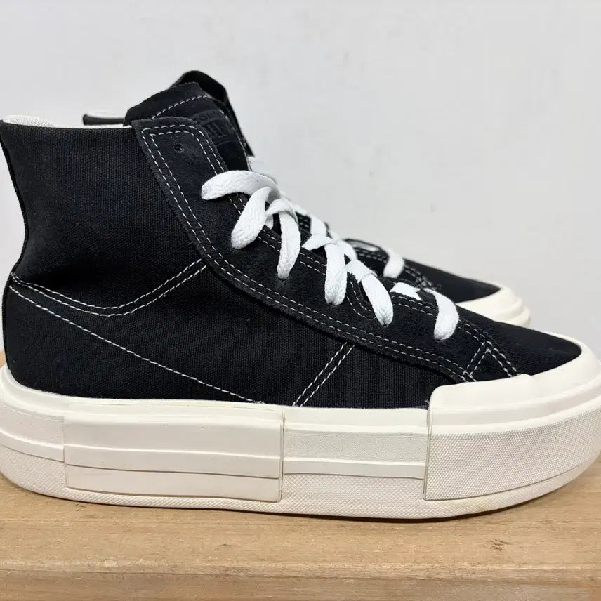 [BUNJANG] Converse Women's Sneakers Size 235 / 컨버스 여성 스니커즈 235