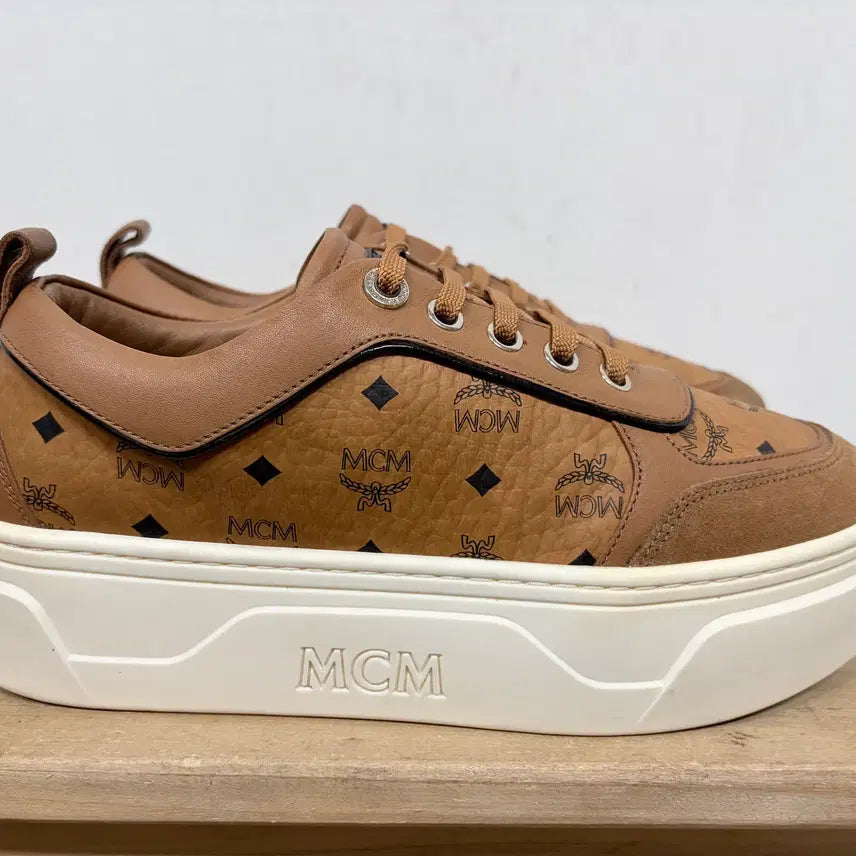 [BUNJANG] MCM Visetos Women's Sneakers Size 250-255 / mcm 비세토스 여성 스니커즈 250~255