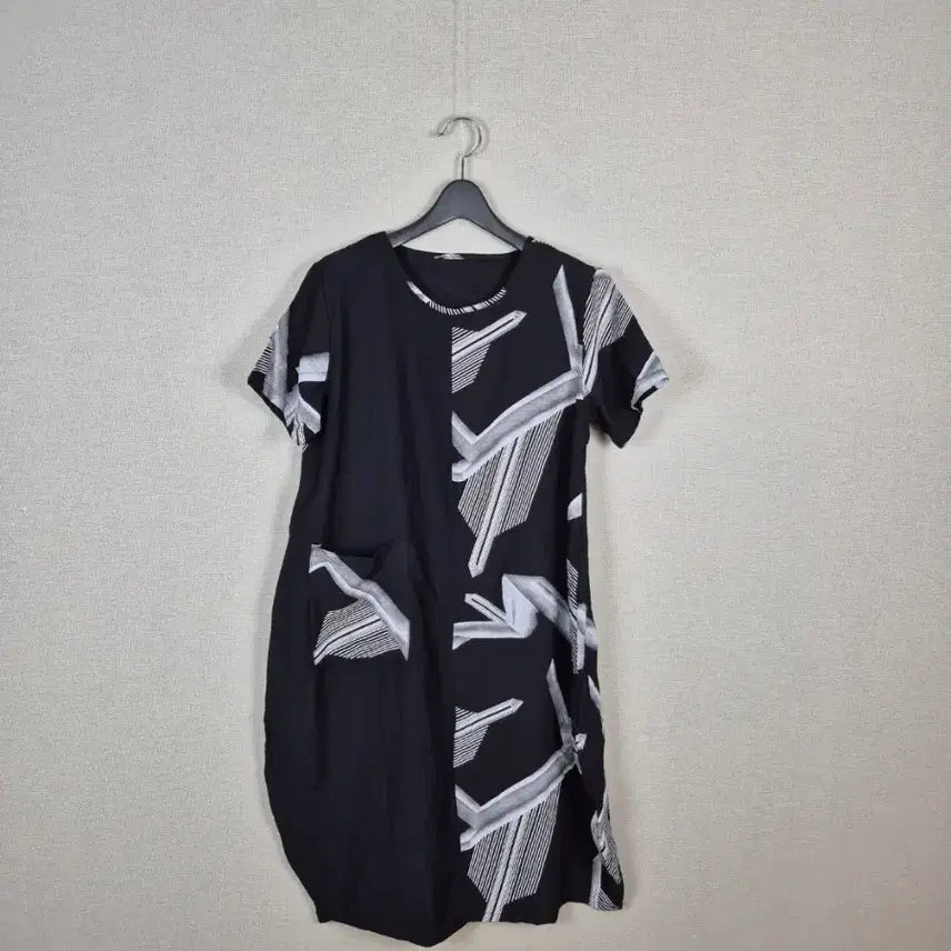 [BUNJANG] Modern Pattern Black Short Sleeve Dress / (#77추천)모던한 패턴 블랙 반팔 원피스