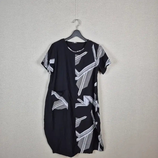 [BUNJANG] Modern Pattern Black Short Sleeve Dress / (#77추천)모던한 패턴 블랙 반팔 원피스