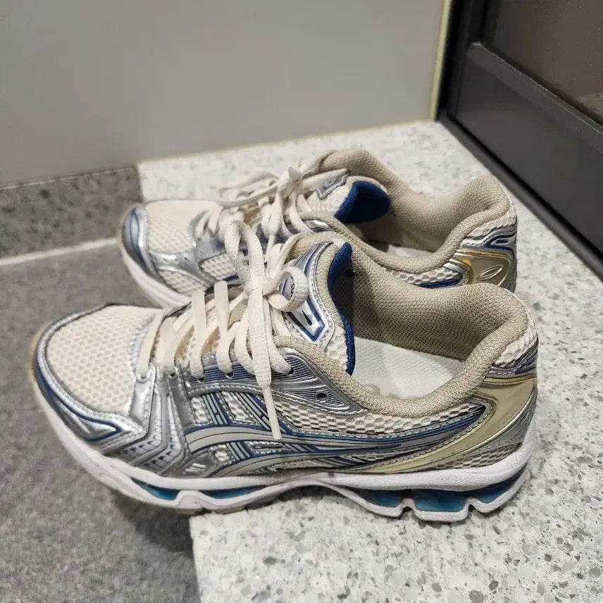 [BUNJANG] ASICS Gel-Kayano 14 Pure Silver / 아식스 젤카야노 14  퓨어실버 230mm 판매합니다
