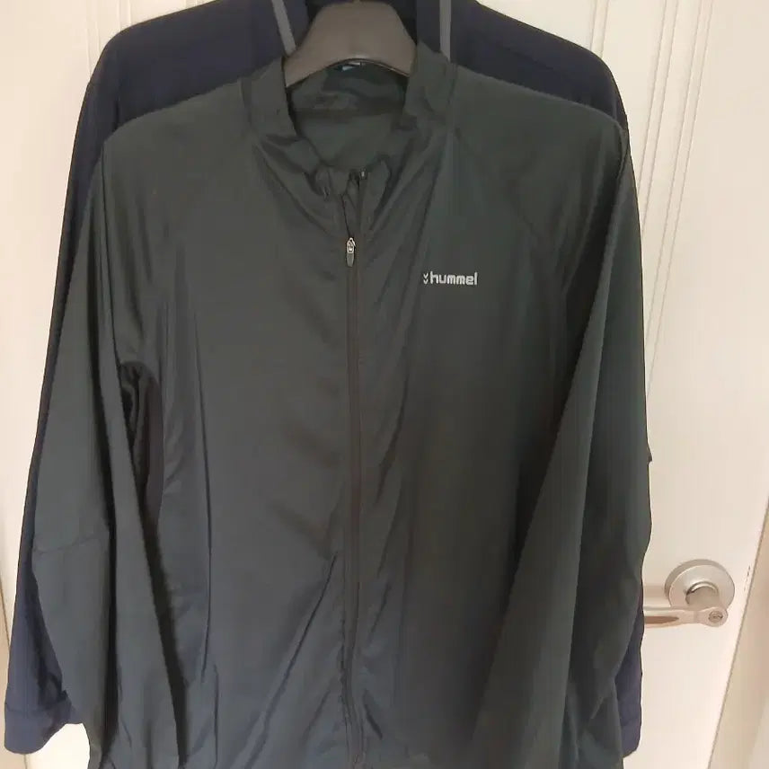 [BUNJANG] Hummel Windbreaker Jacket Dark Green Size 110 (2 pcs) / 험멜 바람막이 자켓 다크그린  110  2장