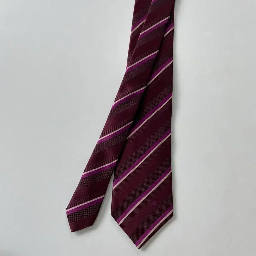 [BUNJANG] Burberry Silk Necktie / 버버리 명품 정품 넥타이 (Burberry)