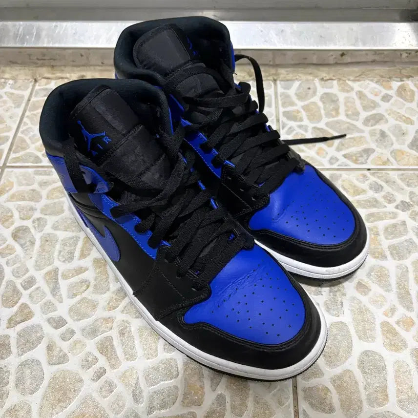 [BUNJANG] Air Jordan 1 Mid 'Black Hyper Royal' Sneakers / 조던1 미드 블랙 하이퍼 로얄
