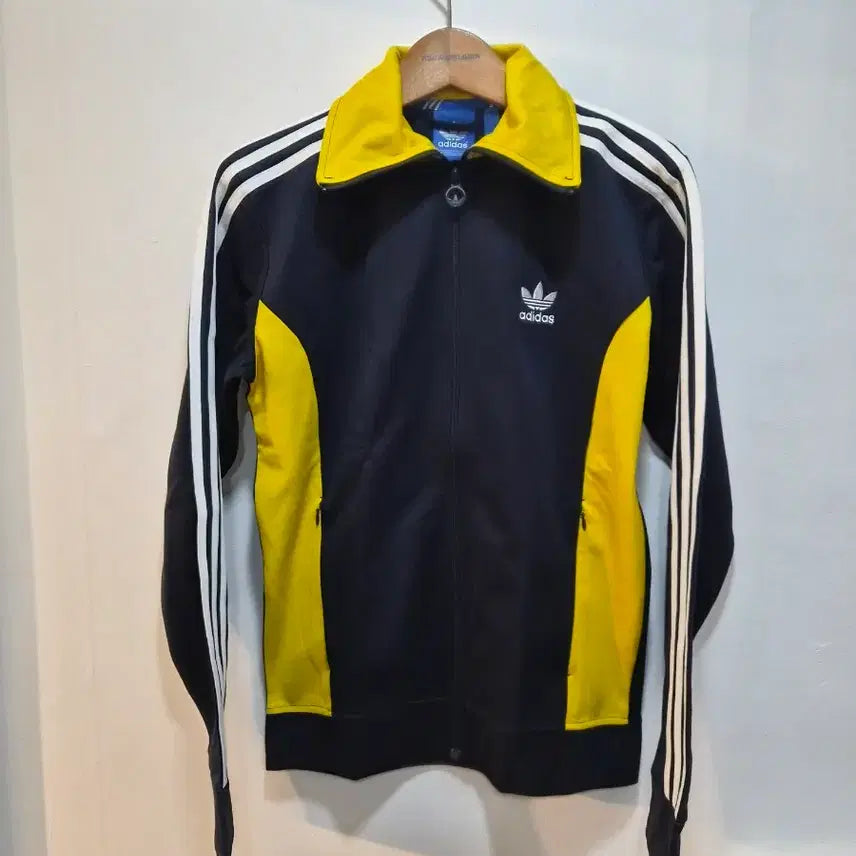 [BUNJANG] Adidas Europa Multicolor (Navy/Yellow) Jersey Size 100 / 새제품 100) 아디다스 유로파 멀티컬러 (네이비/옐로우) 져지 팝니다